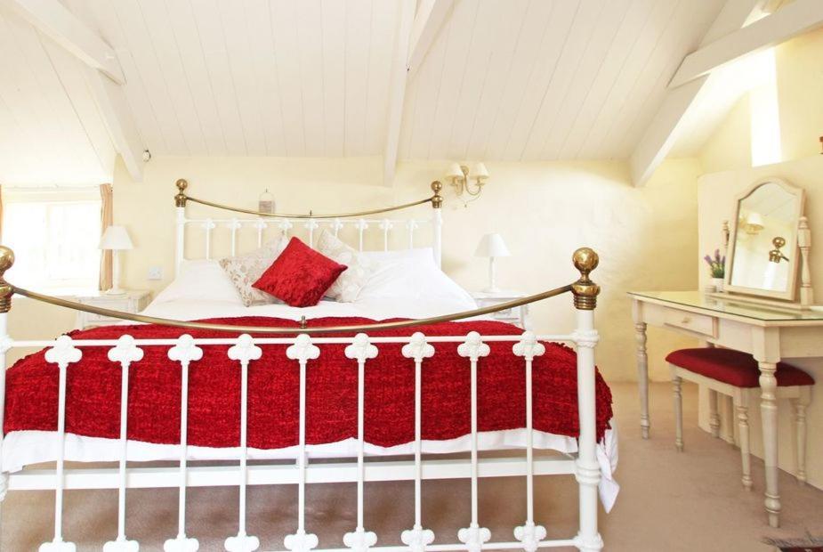 Meadowside Cottage, Characterful Grade 2 Listed Cottage Near To Wadebridge And Padstow Zewnętrze zdjęcie