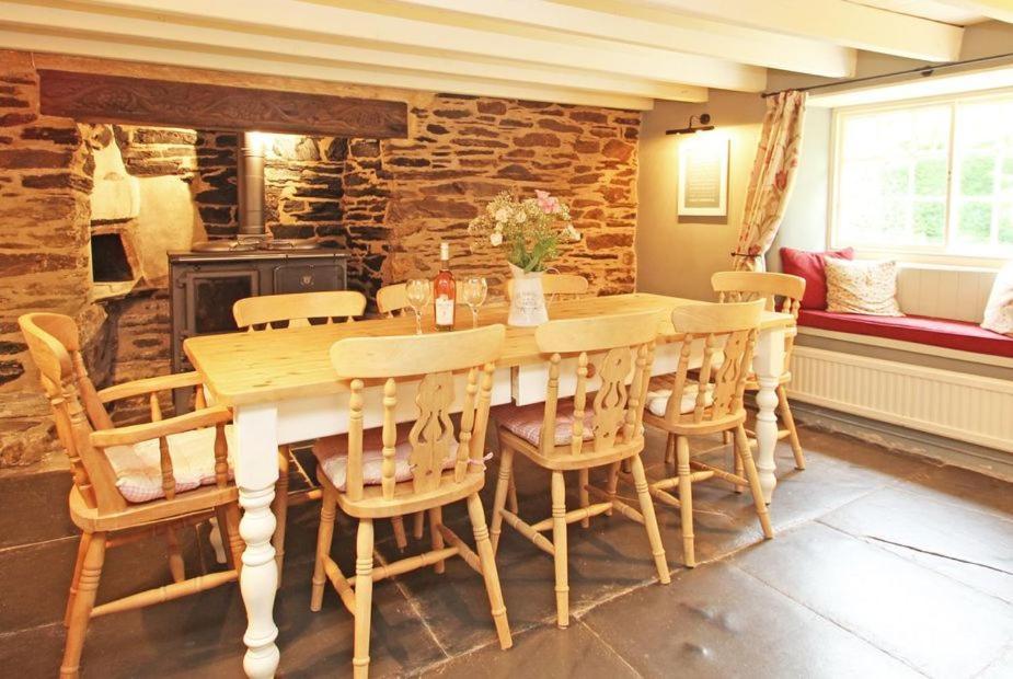Meadowside Cottage, Characterful Grade 2 Listed Cottage Near To Wadebridge And Padstow Zewnętrze zdjęcie